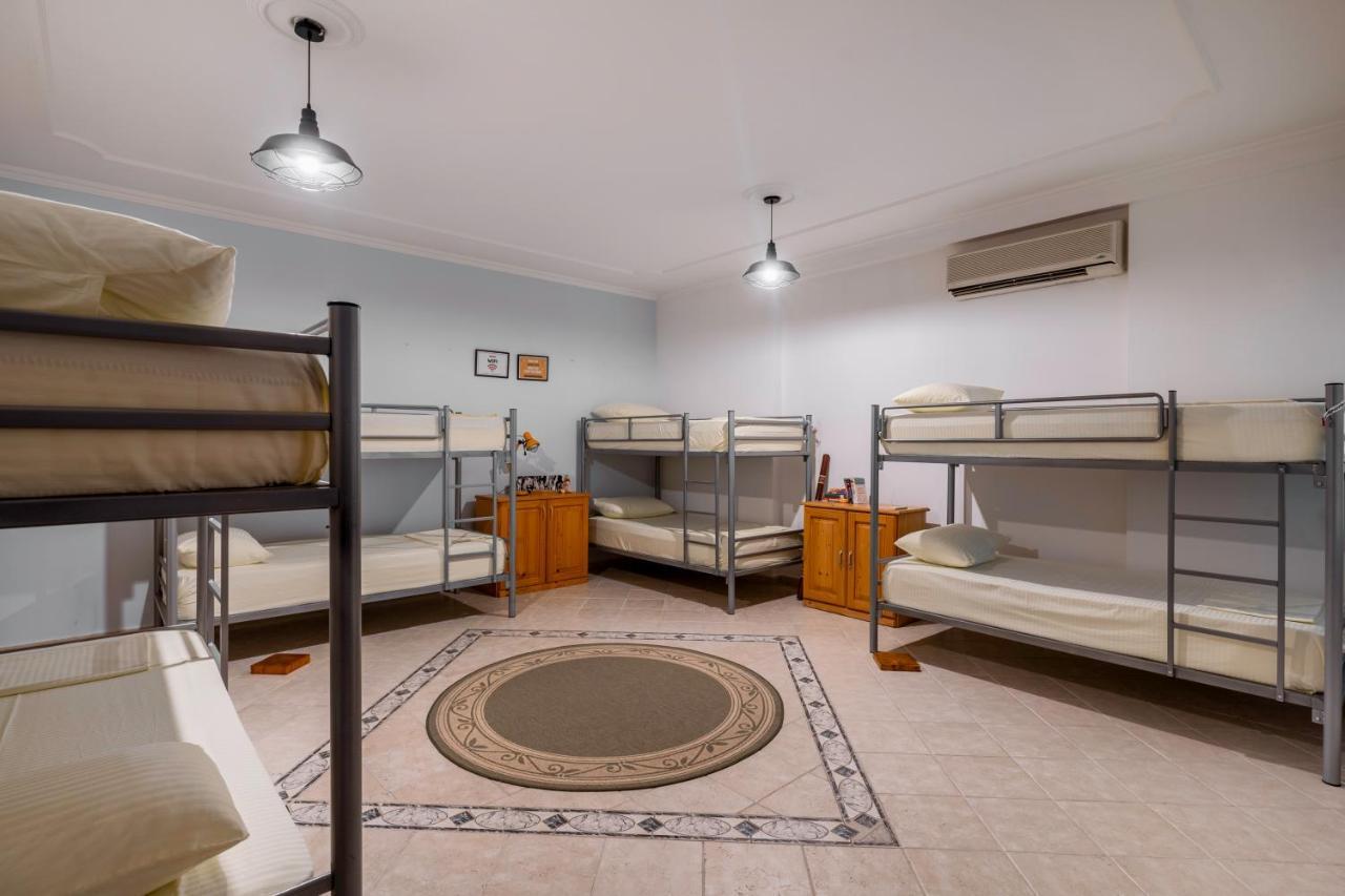 Hostel Nena Semi Tirana Esterno foto
