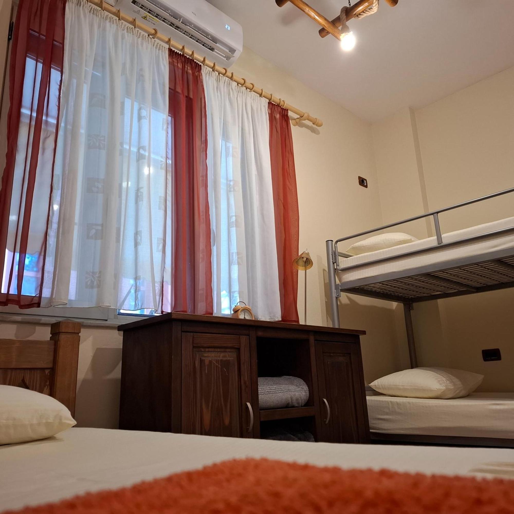 Hostel Nena Semi Tirana Esterno foto